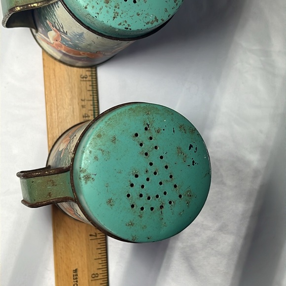 JSNY. VINTAGE SALT AND PEPPER SHAKERS. TIN, WINTER DEER. - Picture 8 of 9